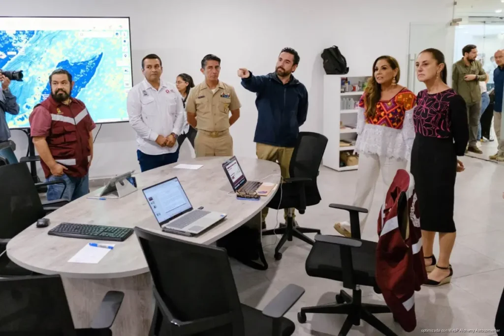 Recorre Sheinbaum centro de monitoreo de sargazo en Chetumal para anticipar recales