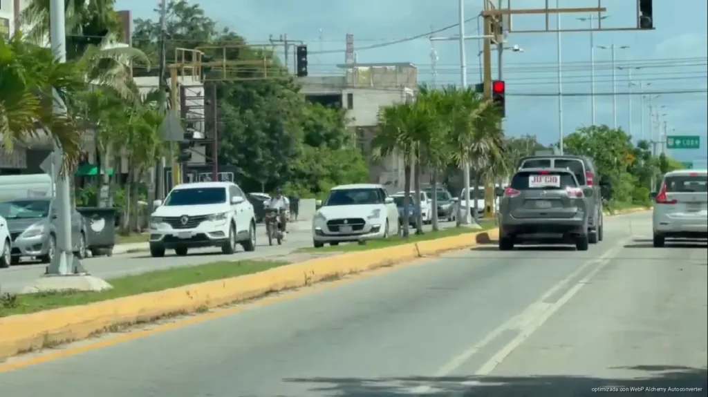 Usuarios en Tulum reportan diferencias de hasta 140 pesos entre taxis y aplicaciones