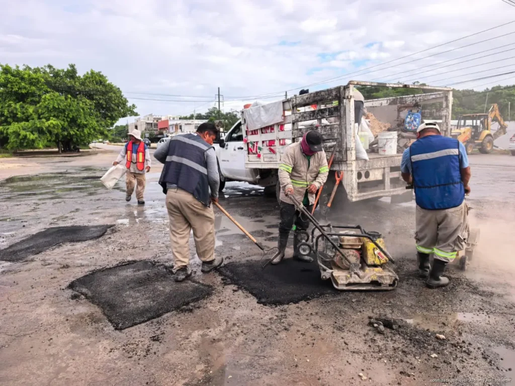 Bacheo emergente en Tulum busca reparar calles dañadas por las lluvias Bacheo emergente en Tulum busca reparar calles dañadas por las lluvias