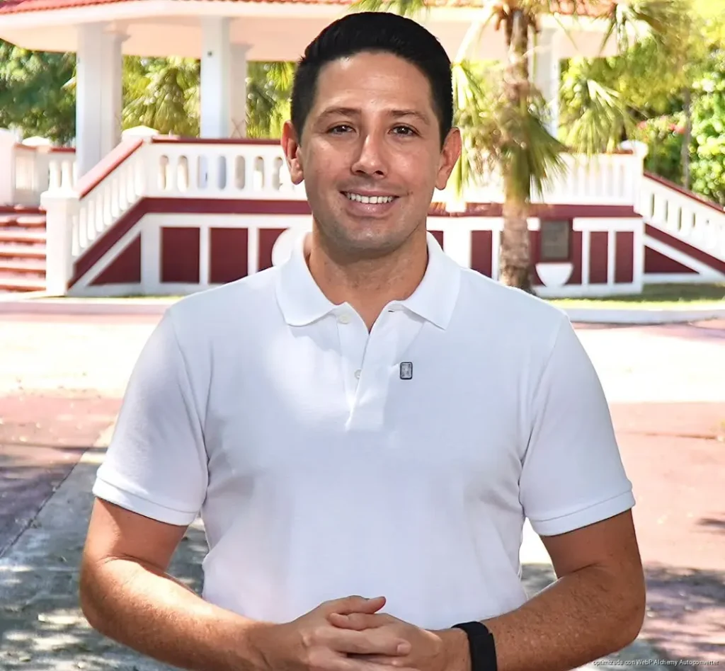 Renán Sánchez Tajonar deja la dirigencia estatal del Partido Verde en Quintana Roo