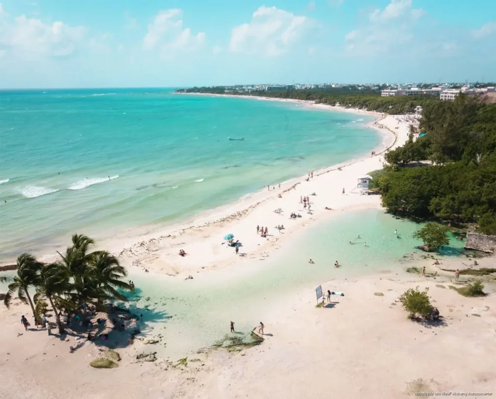 Punta Esmeralda recupera su agua cristalina tras cambio de color por lluvias