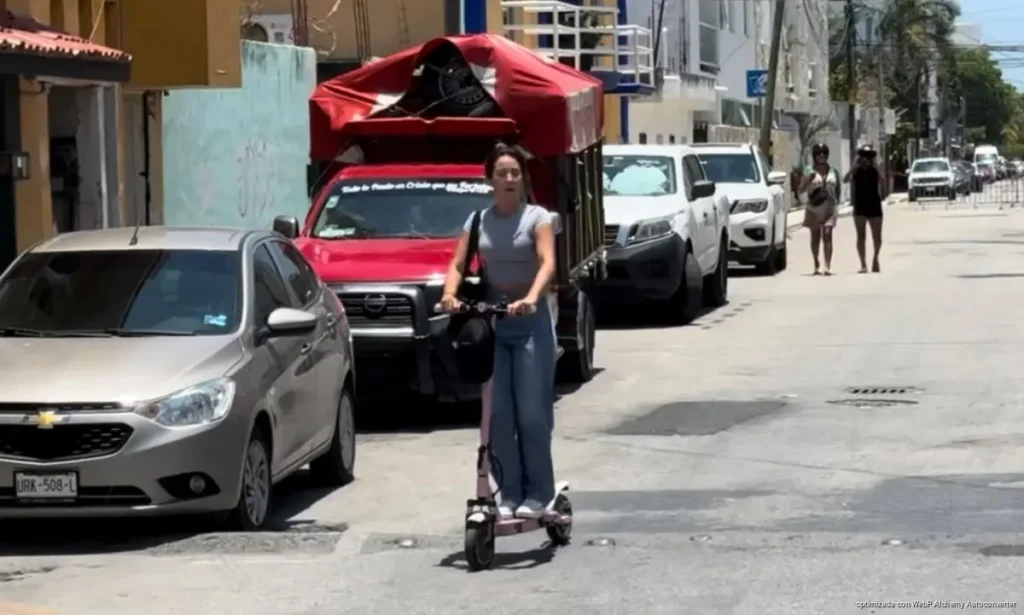 Scooters y bicicletas eléctricas circulan sin reglas específicas en José María Morelos Scooters y bicicletas eléctricas circulan sin reglas específicas en José María Morelos