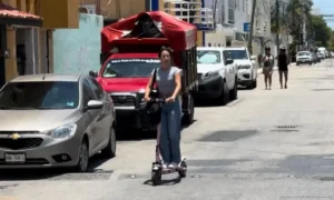 Scooters y bicicletas eléctricas circulan sin reglas específicas en José María Morelos Scooters y bicicletas eléctricas circulan sin reglas específicas en José María Morelos