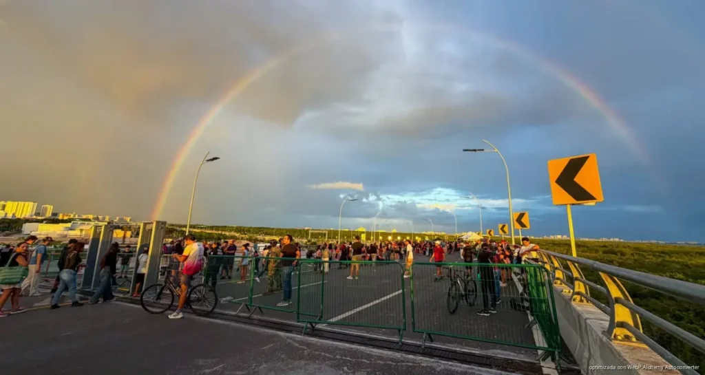 Puente Nichupté reunió a familias en celebración de Halloween pese a la lluvia