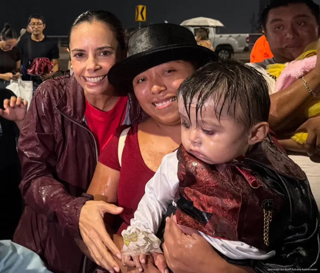 Puente Nichupté reunió a familias en celebración de Halloween pese a la lluvia