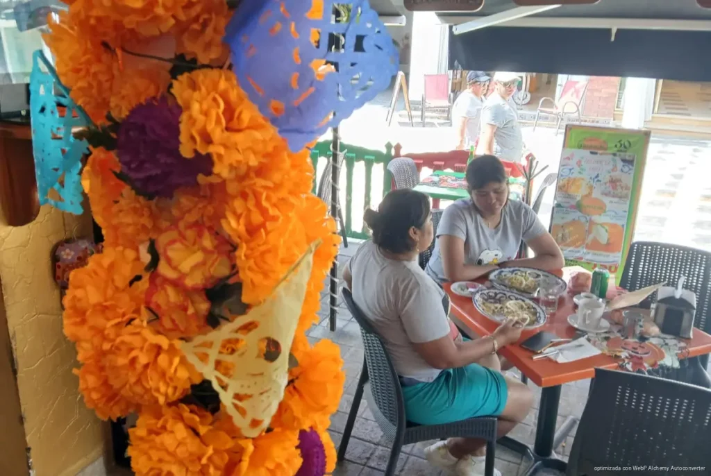 Aprovechan restaurantes de Playa del Carmen las festividades de Día de Muertos para recuperar ventas