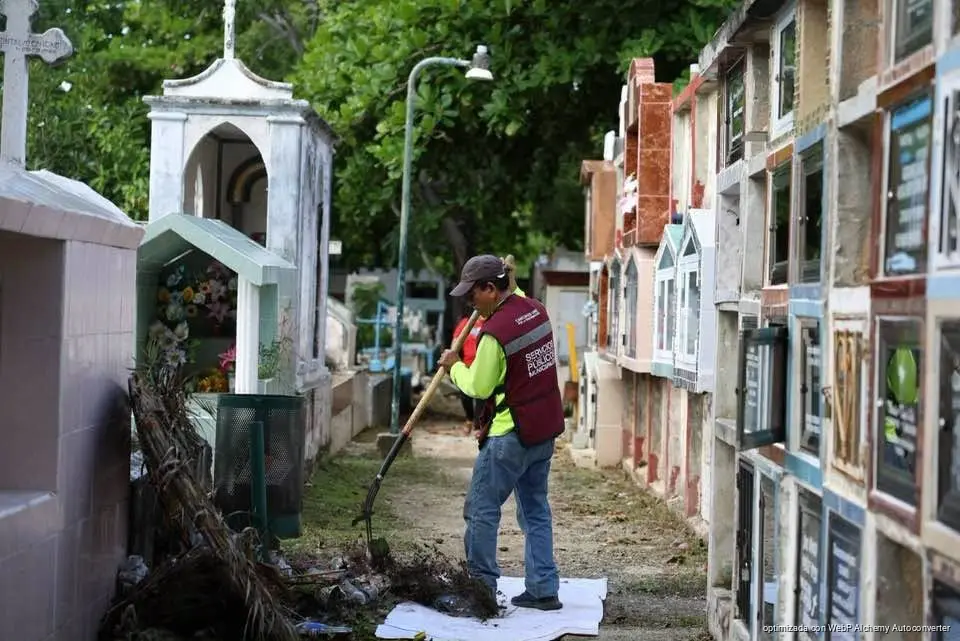 Criptas del panteón Los Olivos de Cancún presentan daños en un 40% Criptas del panteón Los Olivos de Cancún presentan daños en un 40%