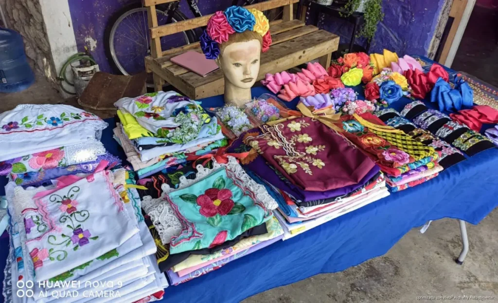 Reivindica la diversidad sexual su identidad cultural a través del hipil y el terno en la zona maya