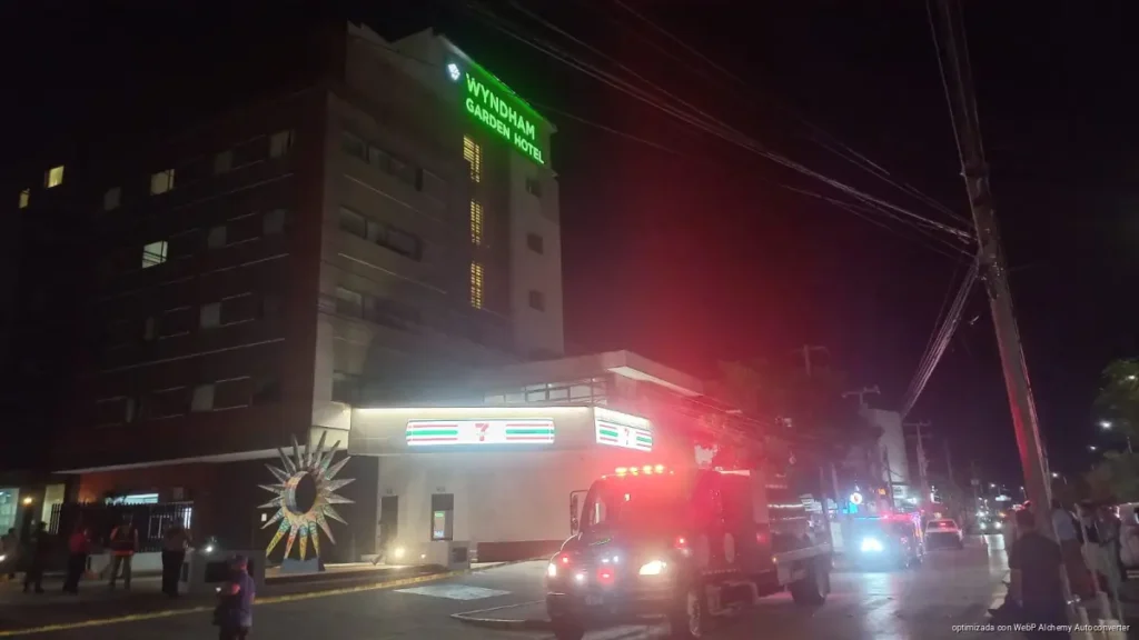 Evacúan dos hoteles en Cancún por fuga de gas en zona subterránea