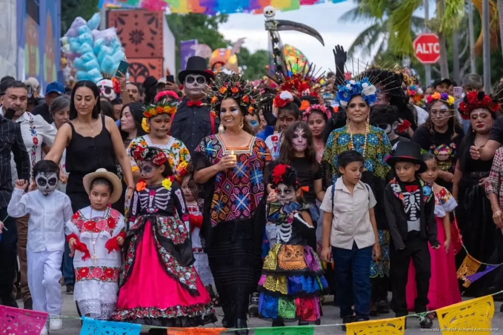 Inicia Mara Lezama tradición del Janal Pixán en Calderitas