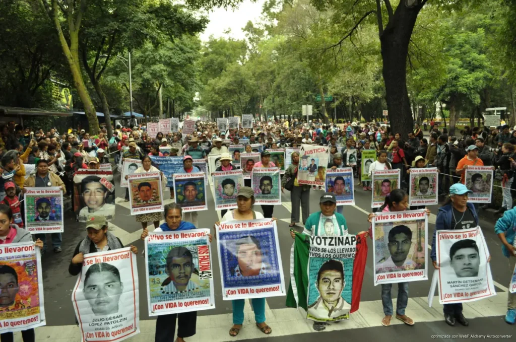 Sheinbaum respalda versión de Sedena mientras abogados cuestionan avances en Ayotzinapa Sheinbaum respalda versión de Sedena mientras abogados cuestionan avances en Ayotzinapa